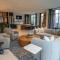 Upscale, New Apt, Pool, Long Stays - Атенс