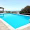 Cheerful 2 bedroom villa with pool. - Kampos