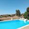 Cheerful 2 bedroom villa with pool. - Kampos