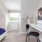 Huge 5 Bedroom Home, Sleeps 6 - Leeds