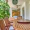 Beachfront 4 BR Condo with Pool Next to the Beach - Бусериас