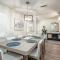 Blue Palm Home with Pool, Hot Tub, Nearby Beach, Outdoor Shower - Bradenton