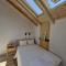 Small attic room with private bathroom - 布加勒斯特