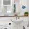 Homely Beachfront Apartment with Direct Beach Access - The Coachhouse