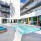 Redondo Beach 1BR w Pool Gym 1 block from beach LAX-437 - شاطئ ريدوندو