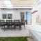 Sunny Bo Villa with a heated pool and rooftop jacuzzi - Kaštela