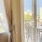 Apartments with a luxurious location near the sea