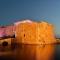 Apartments with a luxurious location near the sea