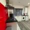 Nicely furnished 2 Bedroom Property Independent with Pakring - High Wycombe