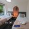 Cosy 3-Bed Home, Free Parking & WiFi - 博尔顿