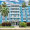 Charming Apartment with Balcony & Pool Views - سانت بطرسبرغ