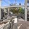 Modern Home Central Mount