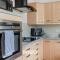 Vibrant 2-bed Home in Nottingham by Renzo, Free Driveway Parking, Sleeps 6! - 诺丁汉