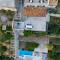 Apartments with pool Maraska