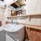 Apartments with pool Maraska