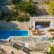 Apartments with pool Maraska