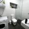 Modern Crown St Apt Free Parking