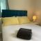 Bittern Lodge Homestay with Free Parking & Parking for cruise available, Full access to kitchen in Southampton