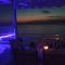 BLUE DOUBLE PRIVATE ROOM AT FRONT BEACH - HABITACION en la playa piso compartido