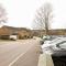 Skyvillion - STEVENAGE SPACIOUS & COZY 3Bed House with Parking, Wifi, Garden