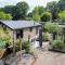 Modern ingericht chalet op groen park op de Veluwe