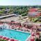 Residence with swimming pool in Mazzanta just 600 meters from the beach