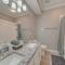 Deluxe Poolside Home, Modern 5BR with Gaming Room - Mesquite
