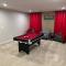 The Muirwood Lux sleeps 10
