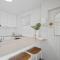 Alex Beachside Pet Friendly 2 Bed Apartment