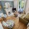 Chic Stylish 2 Bed Property Retreat, Central Winchester, Chic & Spacious, Parking available Sleeps 6 - by Blue Puffin Stays