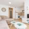 1bd Modern Apt in Dobra Voda with Roof Access "Moka" - Bar