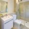 Dings House With FREE Parking In Super Central South West City Location By StayStaycations - Bristol