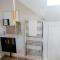Spacious 15 Guest Home With 9 Beds in Shirley
