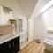 Spacious 15 Guest Home With 9 Beds in Shirley
