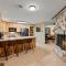 Beautiful Chalet with Fireplace and Large Game Room - 加特林堡