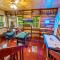 Beautiful Chalet with Fireplace and Large Game Room - 加特林堡