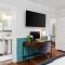 Luxe Retreat Designed For Group Getaways - 洛迪