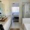 King Bed Suite with Pike Peak Views - كولورادو سبرينغز