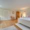 Cozy Hillsdale Home about 1 Mi to Baw Beese Lake!