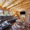 8BR 5BA Huge Dog Friendly Log Cabin near Wisconsin Dells and Lake sleeps 25plus