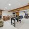 Huge Dog Friendly Log Cabin near Wisconsin Dells and Lake sleeps 25plus - Mauston