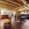 Huge Dog Friendly Log Cabin near Wisconsin Dells and Lake sleeps 25plus - Mauston