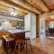 Huge Dog Friendly Log Cabin near Wisconsin Dells and Lake sleeps 25plus - Mauston