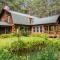 Huge Dog Friendly Log Cabin near Wisconsin Dells and Lake sleeps 25plus - Mauston