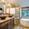 Moose Meadows Lodge - Huge Views, Great Room, Game Room, Theater - ستيمبوت سبرينغز