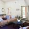 Lux, designer 8-acre retreat with private creek - نيفادا سيتي