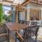 4 Bedroom Cozy Home In Cabrunici