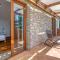 4 Bedroom Cozy Home In Cabrunici