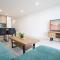 Stunning 1-Bed Bayside Apartment with Superb Views