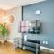 Modern 2BR Condo - King Bed - Downtown City Views
